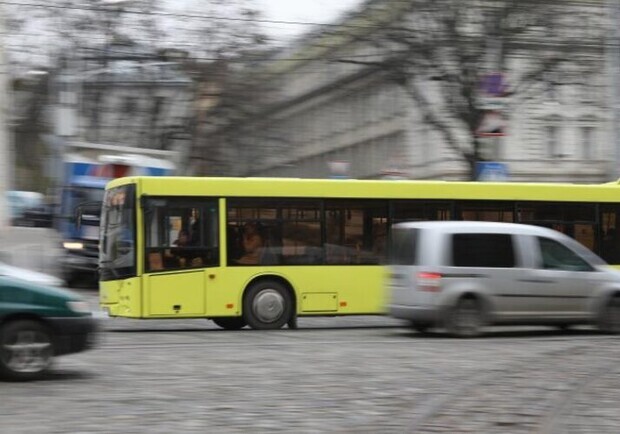 З 11 грудня у всьому громадському транспорті Львова запрацює безготівкова оплата: ознайомчий ролик. 