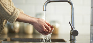 Протікання водопроводу: де у Дніпрі 11 грудня не буде води