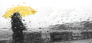 Дощ та ожеледиця: яка ситуація на дорогах Дніпра