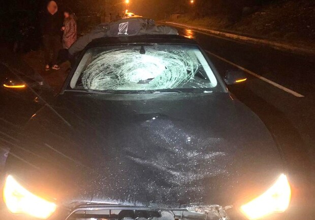 Біля Львова чоловік загинув через наїзд автомобіля 