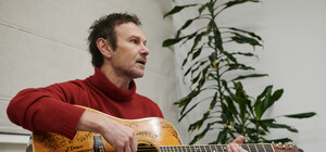 Вакарчук заспівав для поранених військових