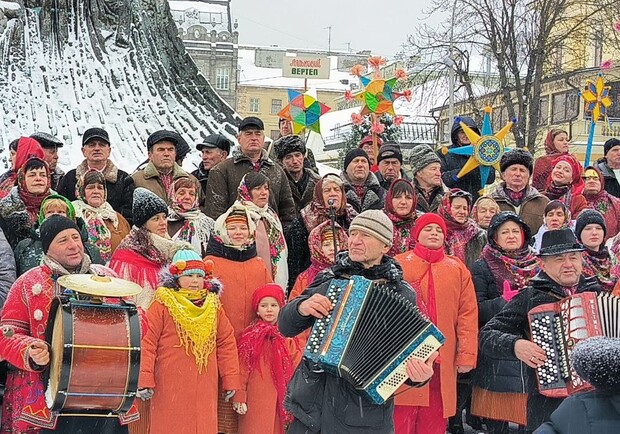 У Львові просто неба відбувся фестиваль українського зимового фольклору "Нова радість стала" — відео. 