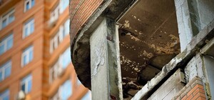 Будинок на вулиці Середній, що потрапив під російський обстріл, може обвалитися