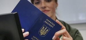 Екссуддя КС пояснив, чи можливо позбавити українського громадянства чоловіків, які втекли за кордон