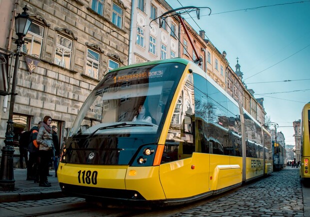 У Львові на лінію виїхав новий трамвай «Електрон» 