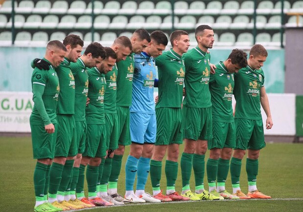 Львівський футбольний клуб «Карпати» запрошує вболівальників на трибуни. 