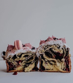 Маково-вишневі та з кокосовою начинкою: які незвичайні пасочки можна замовити в Одесі