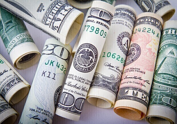 Курс валют в Україні 19 квітня 2024 року: скільки коштує долар і євро. 