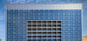 В Одесі продають частинами готель 