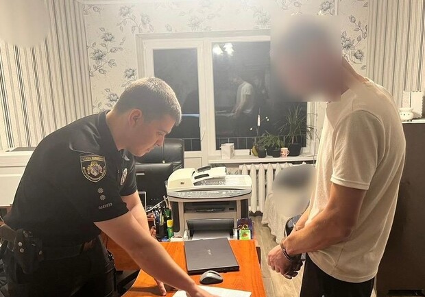 У Львові затримали чоловіка, який задушив знайомого сорочкою. 