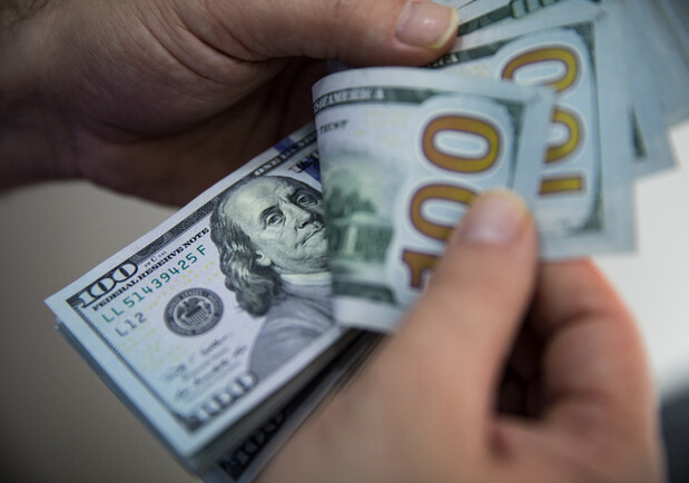 В Україні стрімко зростають долар та євро: причини та прогнози. 