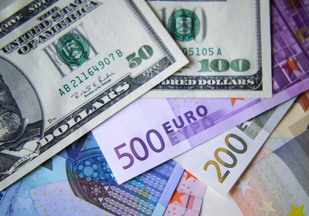Курс валют в Україні 18 червня 2024 року: скільки коштує долар і євро. 