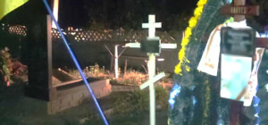 У Дніпропетровській області підлітки зламали прапор на могилі військовослужбовця