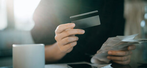 В НБУ тимчасово встановили ліміт на перекази з карти на карту