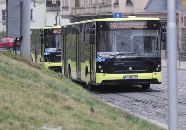 У Львові безкоштовно навчатимуть жінок водінню автобуса. 