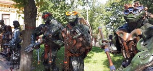 Незвичайний арт-простір на Андріївському: скульптури з металу