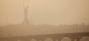 Протримається до п'ятниці: Україну накрила пилова буря із Каспії