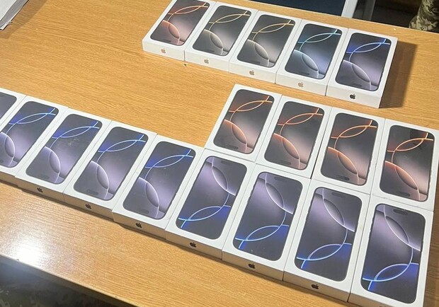 Контрабанда нових iPhone 16 Pro на три мільйони гривень. 