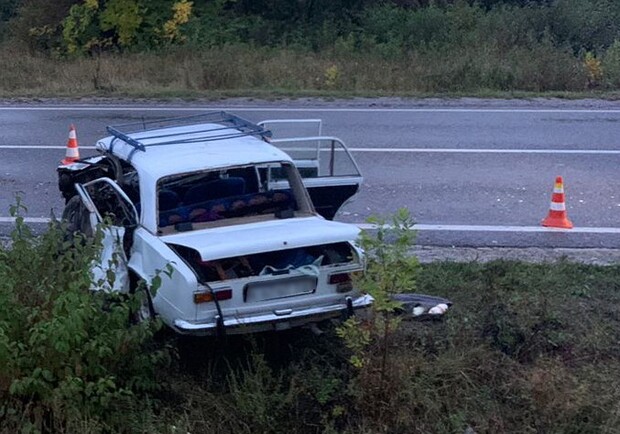 На Львівщині зіткнулися два авто: водій загинув, пасажирка – у лікарні. 