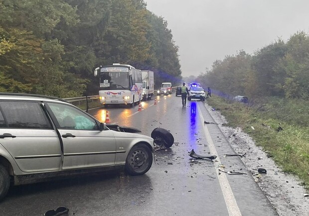 ДТП на Львівщині: зіткнулися дві BMW, один водій госпіталізований. 