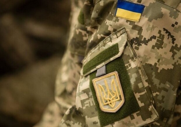 На Львівщині судили командира, який п’яним важко поранив солдата ножем. 