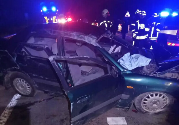 У Львівському районі рятувальники звільнили водія з понівеченого автомобіля після ДТП. 