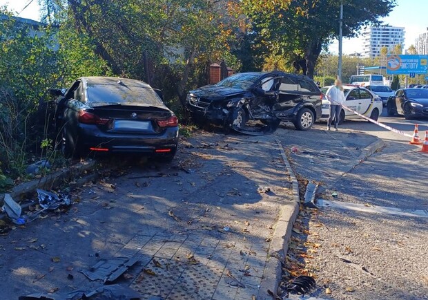 В ДТП у Львові загинув 21-річний водій BMW 