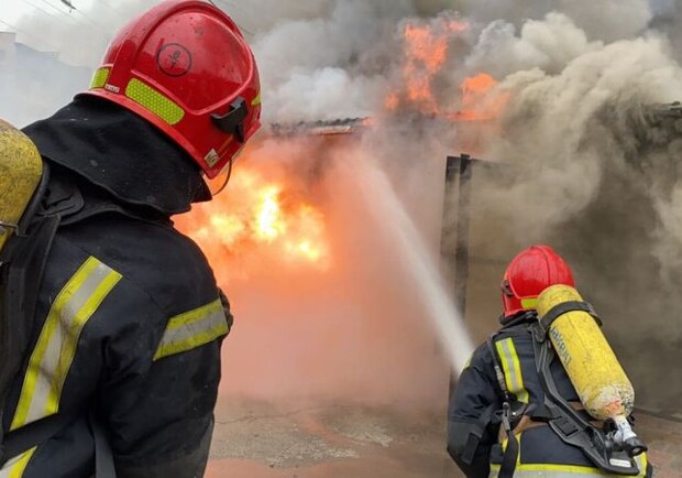 У Львові під час пожежі надзвичайники врятували чоловіка. 