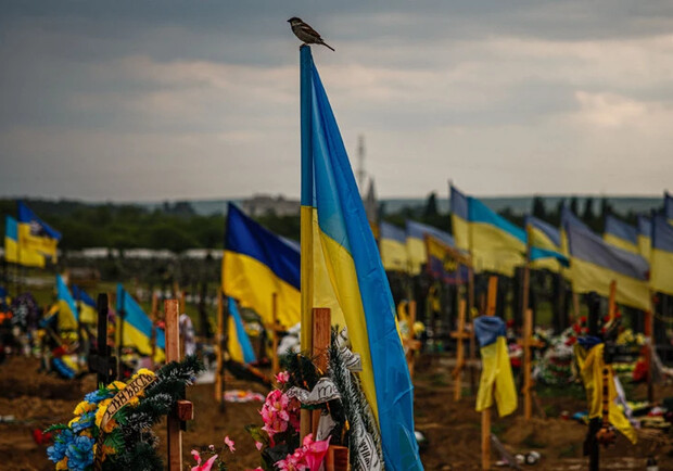 У Львові пошкодили могили військовослужбовців: поліція шукає зловмисників. 