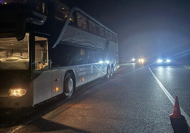 Трагічна ДТП біля Львова: загинув пішохід під колесами автобуса. 