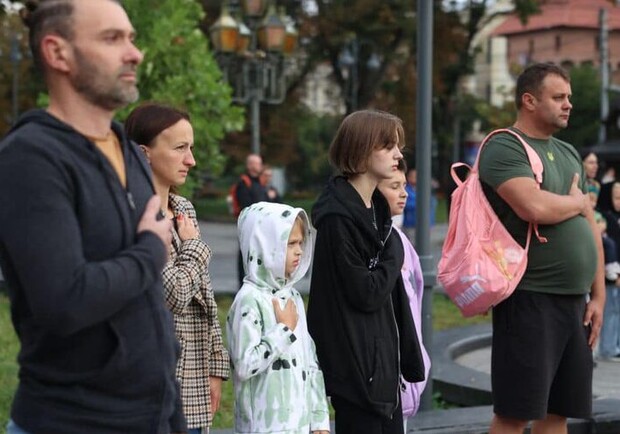 Загальнонаціональну хвилину мовчання у Львові оголошуватимуть по системі оповіщення. 