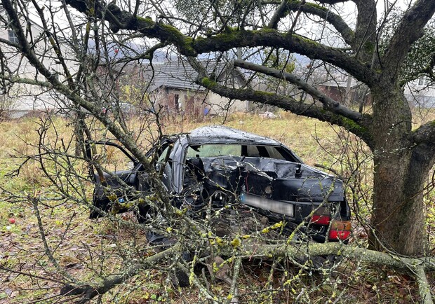 Загинув водій та травмувалися двоє пасажирів у результаті автозіткнення на Львівщині. 