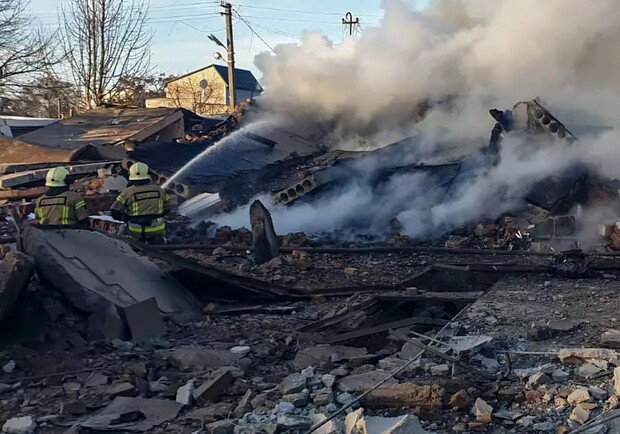 На Львівщині уламки ракети спричинили пожежу. 