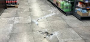 Під Одесою кинули димову шашку прямо в АТБ