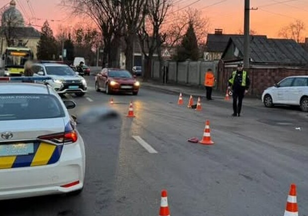 У Львові на Левандівці автомобіль на смерть збив жінку: фото. 