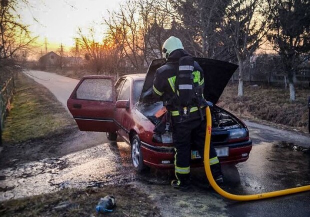 У Львівській області загорівся автомобіль 