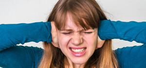 Через різкі зміни погоди в українців може закладати вуха: як позбутися дискомфорту