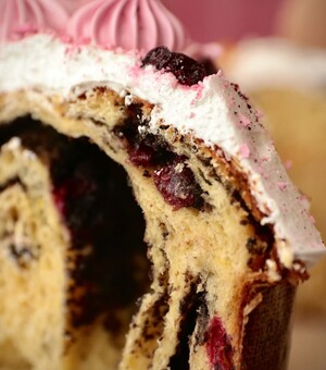 З маком і вишнею, з фісташкою та дубайським шоколадом: де в Одесі можна замовити незвичайні пасочки