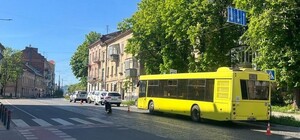 Троє людей травмувалися у ДТП з рейсовим автобусом у Львові