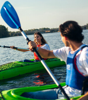 Де покататися на SUP-дошці або каяку в Дніпрі: актуальні локації, ціни та поради на літо-2025