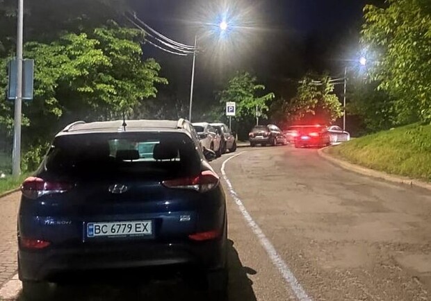 На вулиці Винниченка замінили старі лампи на енергоефективні 
