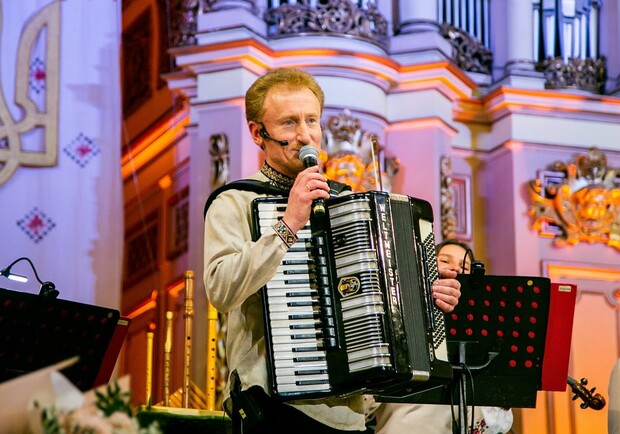 Легендарні хіти української естради при свічках - фото: Високий Замок - академічний інструментальний ансамбль солістів, фейсбук сторінка