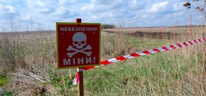 Під Харковом автомобіль підірвався на міні