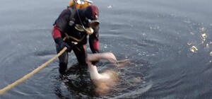 З Ясниського кар'єру рятувальники дістали автомобіль BMW X5, є жертви: відео