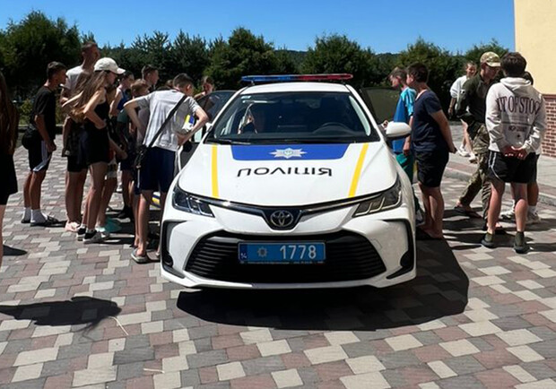 Познущалися і виклали відео у соцмережі: поліція Львівщини розслідує побиття неповнолітнього. 