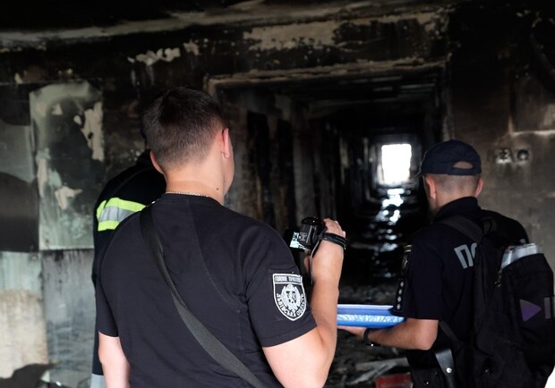 Поліція вважає вибух причиною пожежі у львівському готелі «Власта» у центрі міста 