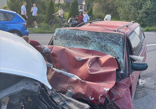 В ДТП у Бібрці загинув водій автомобіля 