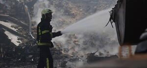 У Дніпрі ліквідували масштабну пожежу на складі: займання охопило 8 тисяч квадратних метрів