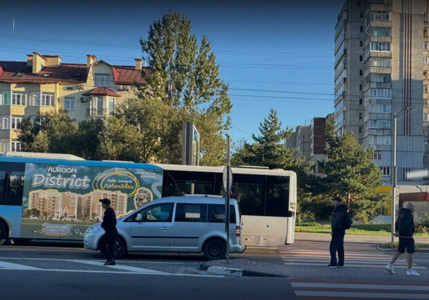 У Львові автомобіль збив жінку 