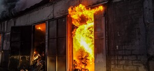 Масштабна пожежа в Одеському районі: горів ринок 